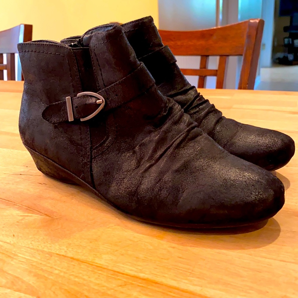 Black Wear Ever boots faux leather.